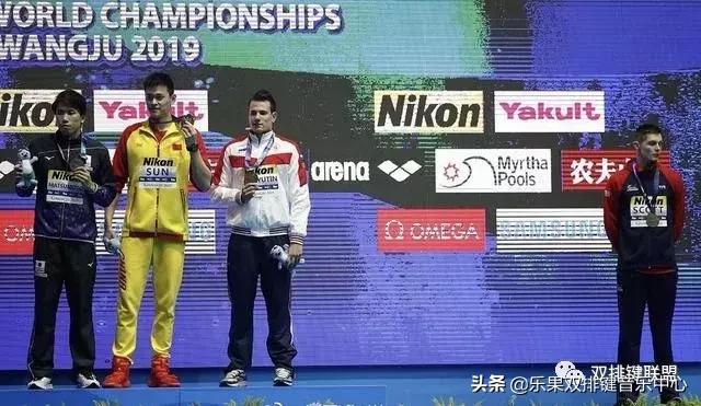 坚持不懈、超越自我，用双排键诠释体育精神