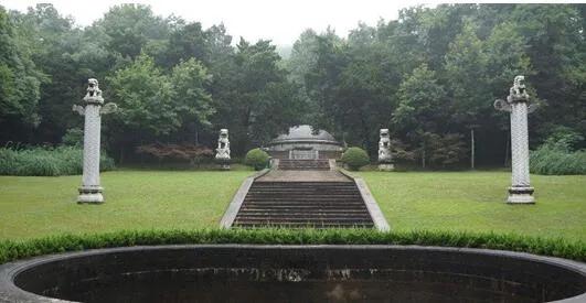 谭延闿墓,谭延闿墓用圆明园的石头