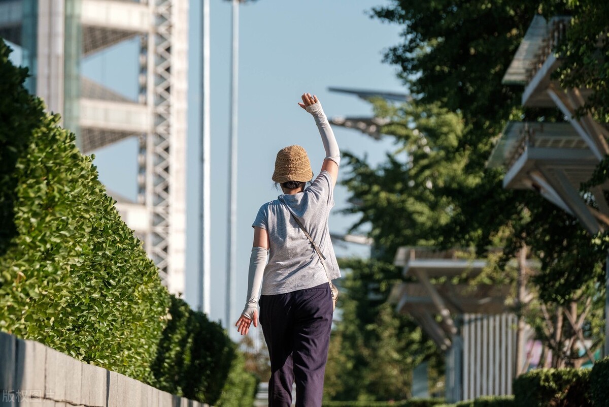 冰袖买小点还是大点,冰袖质量好和差的区别