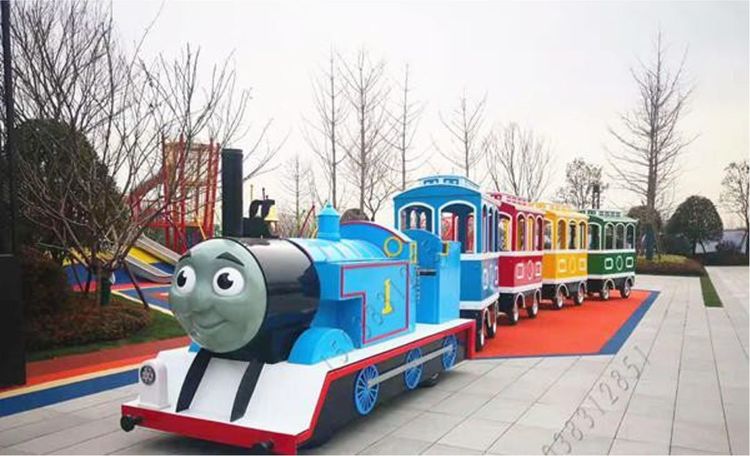 新春打卡重庆香水百合网红艺术节,坐小火车、玩玻璃滑道...