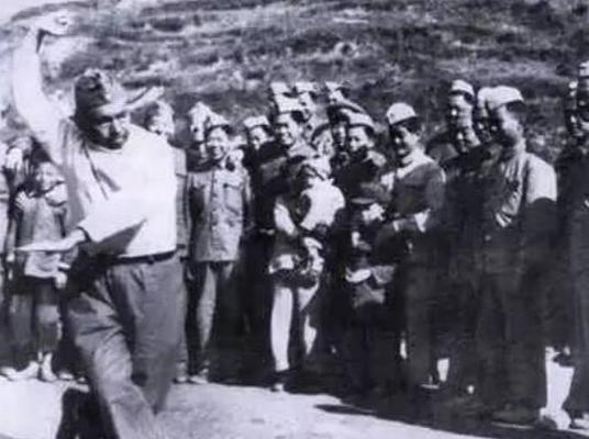 *世友许**指定要他当秘书,3年内为他2次破例,离开时:遇事来找我