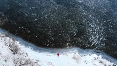 路上结冰怎么送外卖,冬天下雪路滑外卖小哥怎么送餐