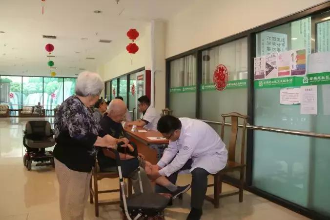 义诊进社区便民服务送健康,义诊进社区情暖居民心
