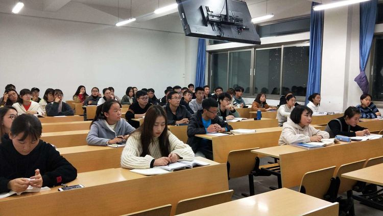 本科师范生建议考研还是考编,师范生考研好还是就业好