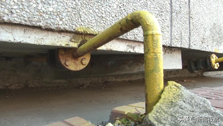 天然气管子被柜体压弯,地下燃气管道打压查漏