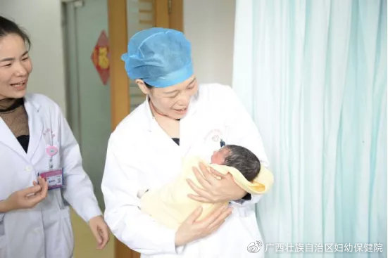 90后医生事迹有感,关于90后白衣天使的事例