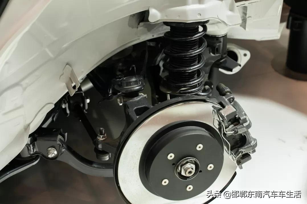 及时刹车的正确方法,及时刹车避免失控