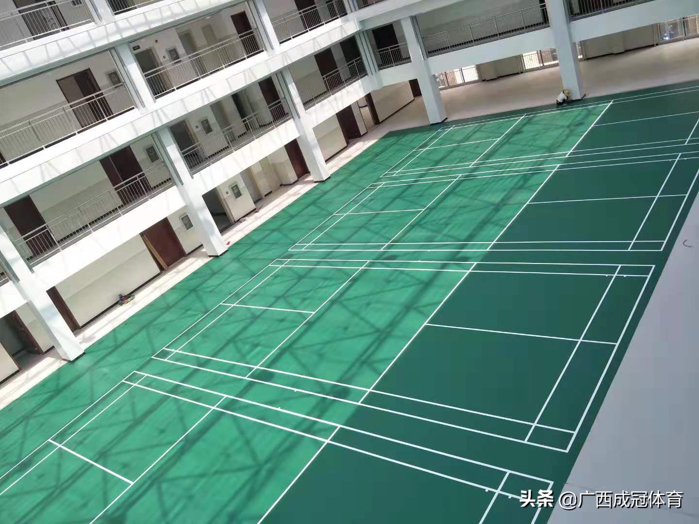 气排球一般用什么颜色的pvc地胶,羽毛球pvc运动地胶