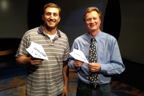 既帅气又能飞的飞机纸飞机怎么折,飞机该怎么折才能飞得更远