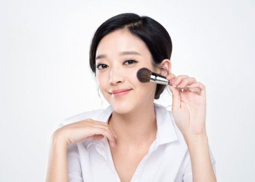 皮肤敏感时期可以化妆吗？做到3防护，天天上妆也没事