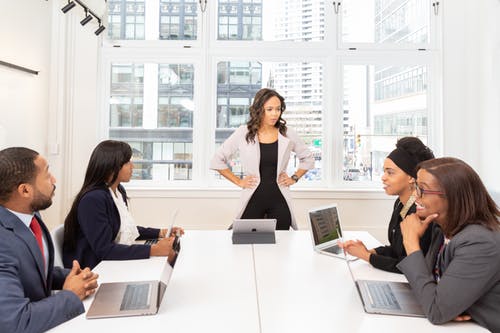 领导下属不听话怎么解决,领导如何对付人品差的员工