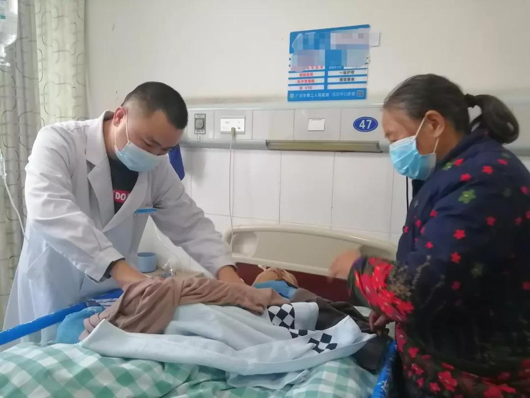 84岁老人直肠癌微创手术,腹腔镜下直肠癌根治术