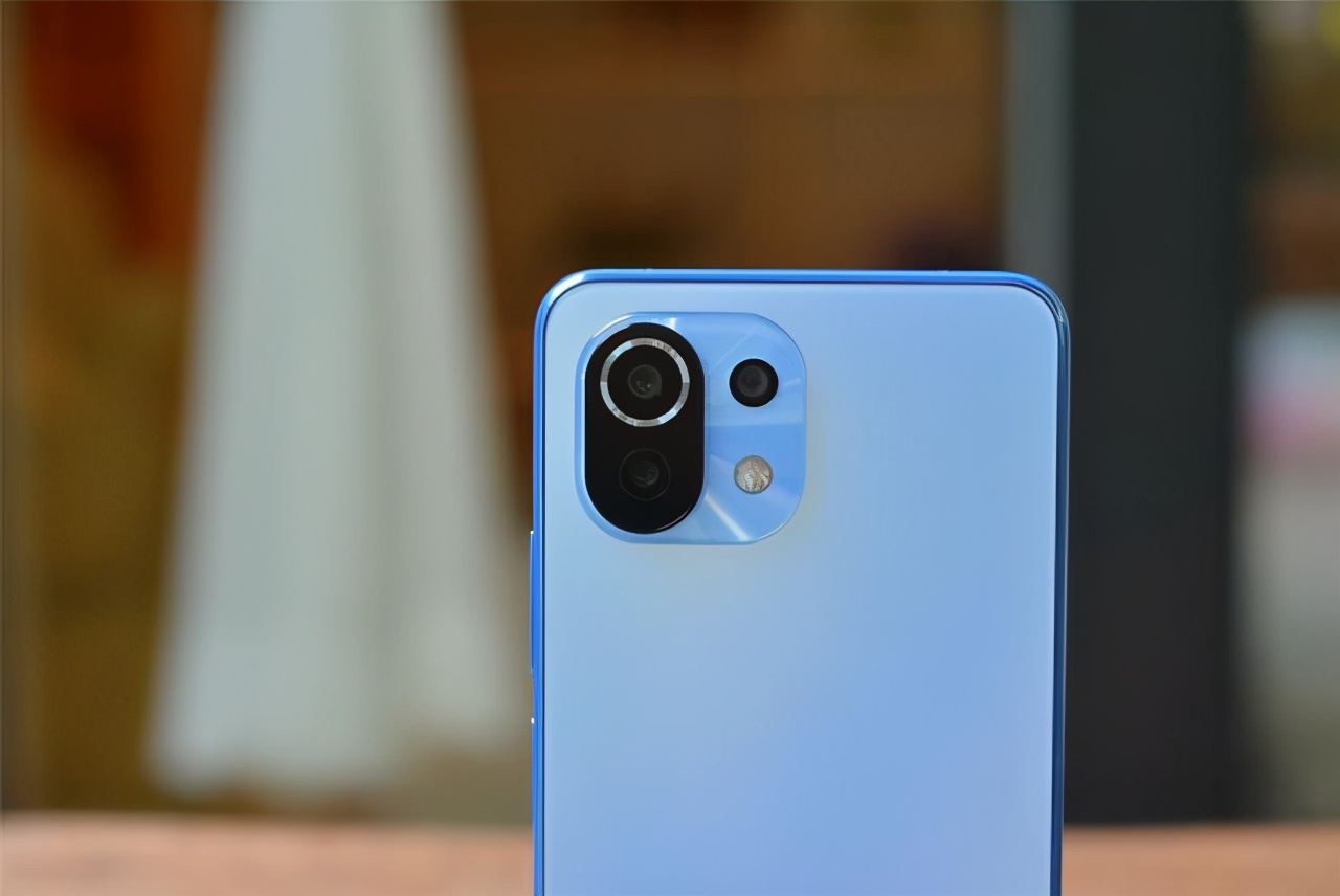 外国人有多喜欢小米11青春版？ins女博主发长文表白：太美了