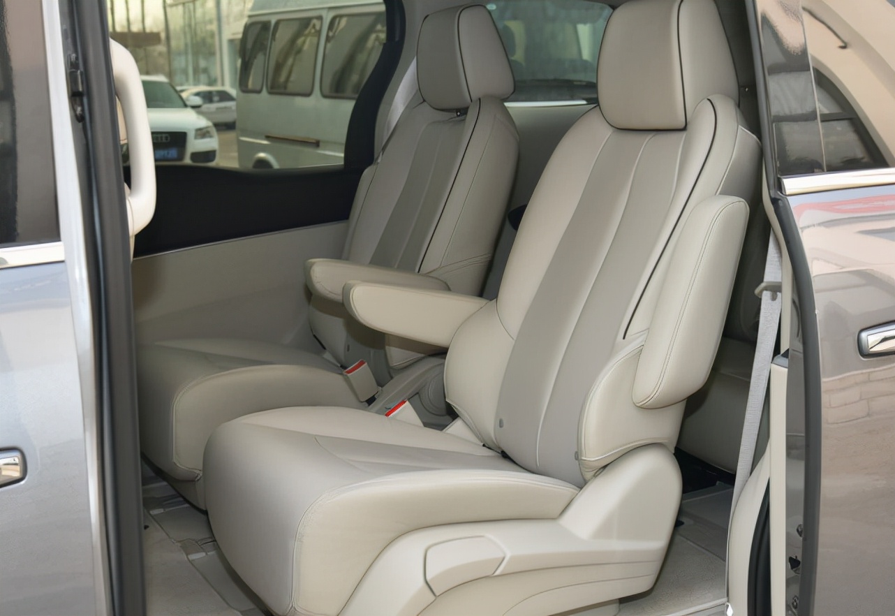 14年别克gl8商务车2.4油耗是多少,2013别克gl83.0s油耗是多少