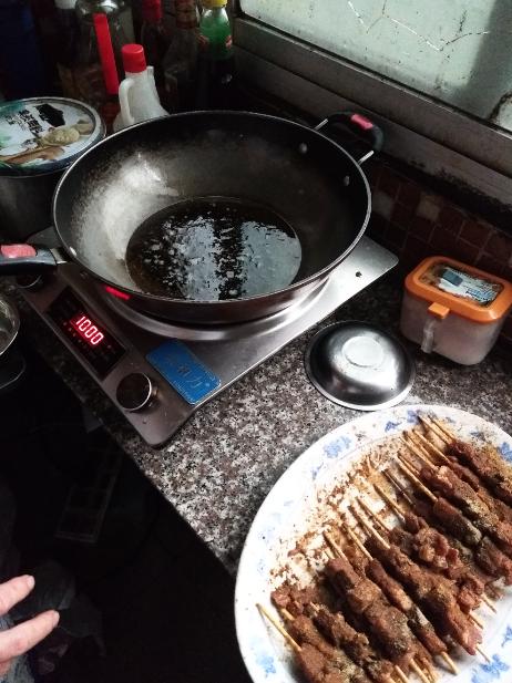 凹面电磁炉和明火炒菜哪个好吃,凹面电磁炉炒菜视频