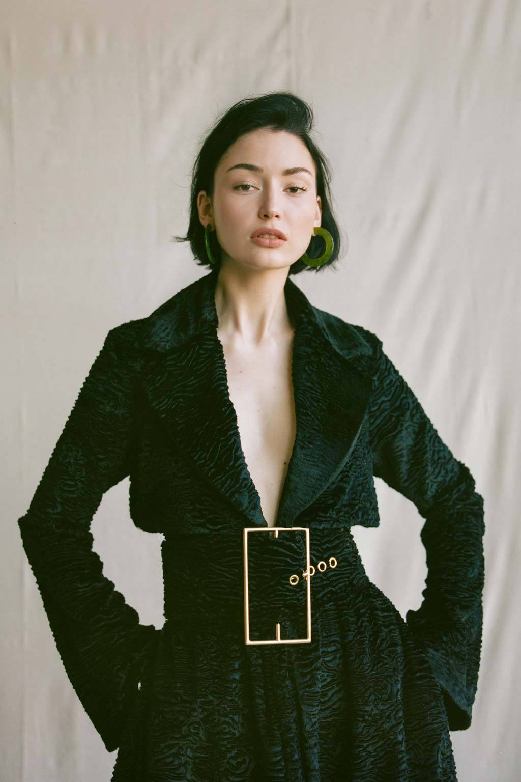 一条时髦的腰带帮你解救身材焦虑,腰带系得好秒变时髦精