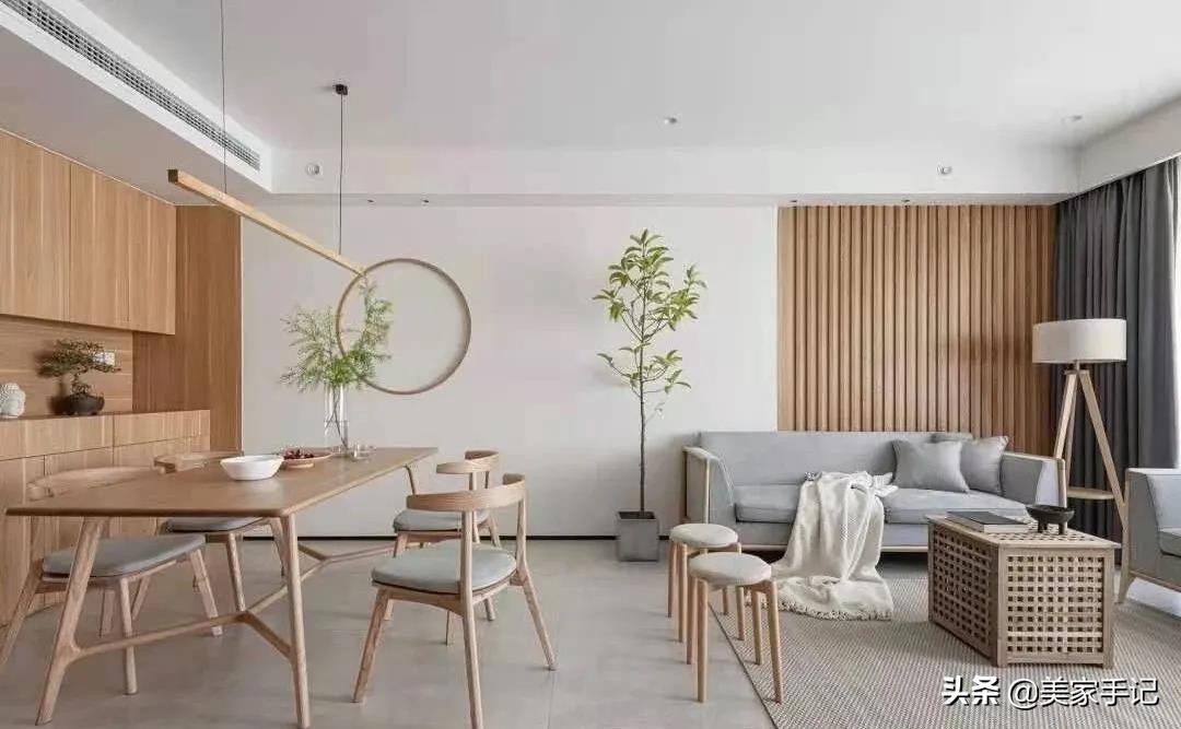 简单的白色原木色小家温馨又惬意,治愈系清新原木风的家