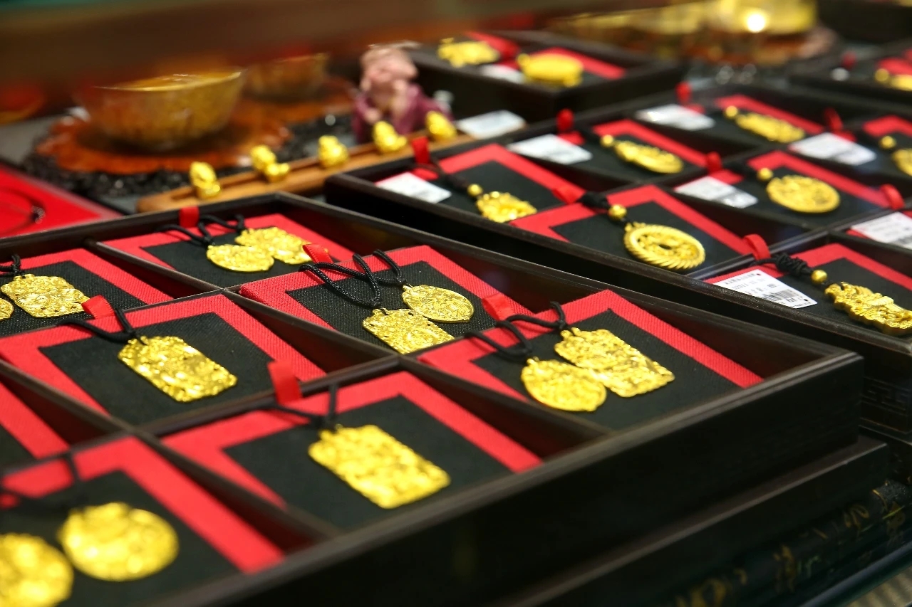 不是所有黄金首饰都是505一克,支持一下地方品牌,他们质量不差