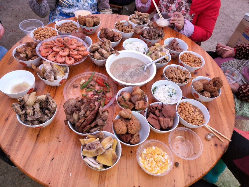 傻妞去吃双喜酒，农村不同的风俗不同的喜宴