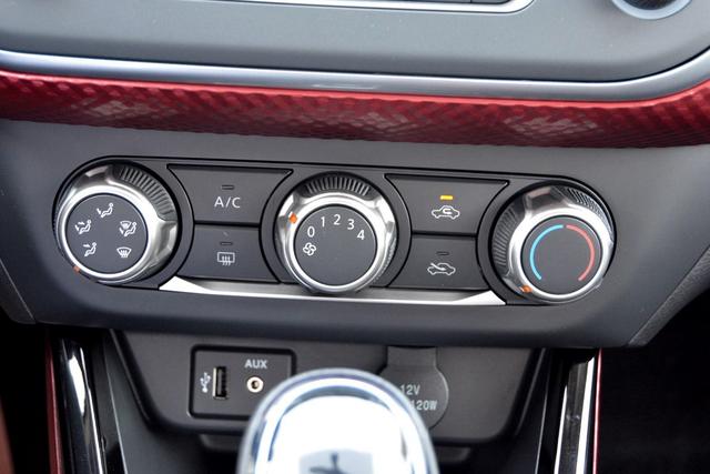 2017款蓝鸟最全解析,悬浮式车顶前卫