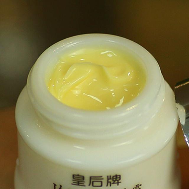 84岁却有20岁皮肤,被称时尚圈“老妖精”,“不老秘诀”透露出来