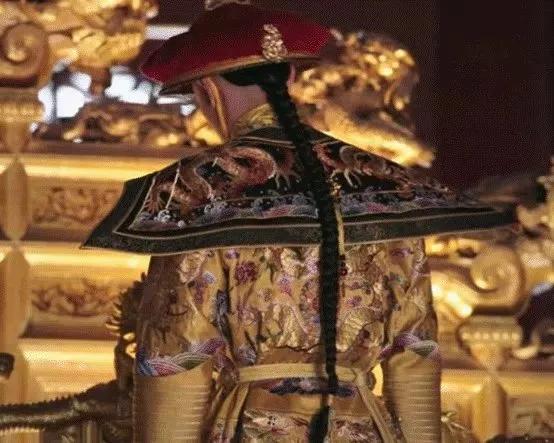 皇帝的龙袍从来不洗完整版,皇帝的龙袍从来不洗臭了怎么办