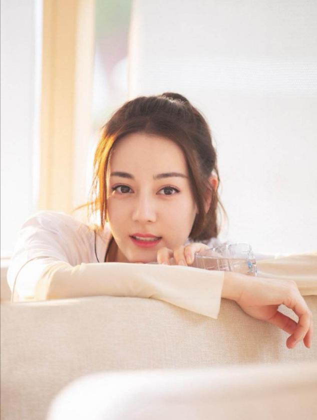 脸上有痣的女人会有什么特征,脸上有痣的女人天生就是大美人