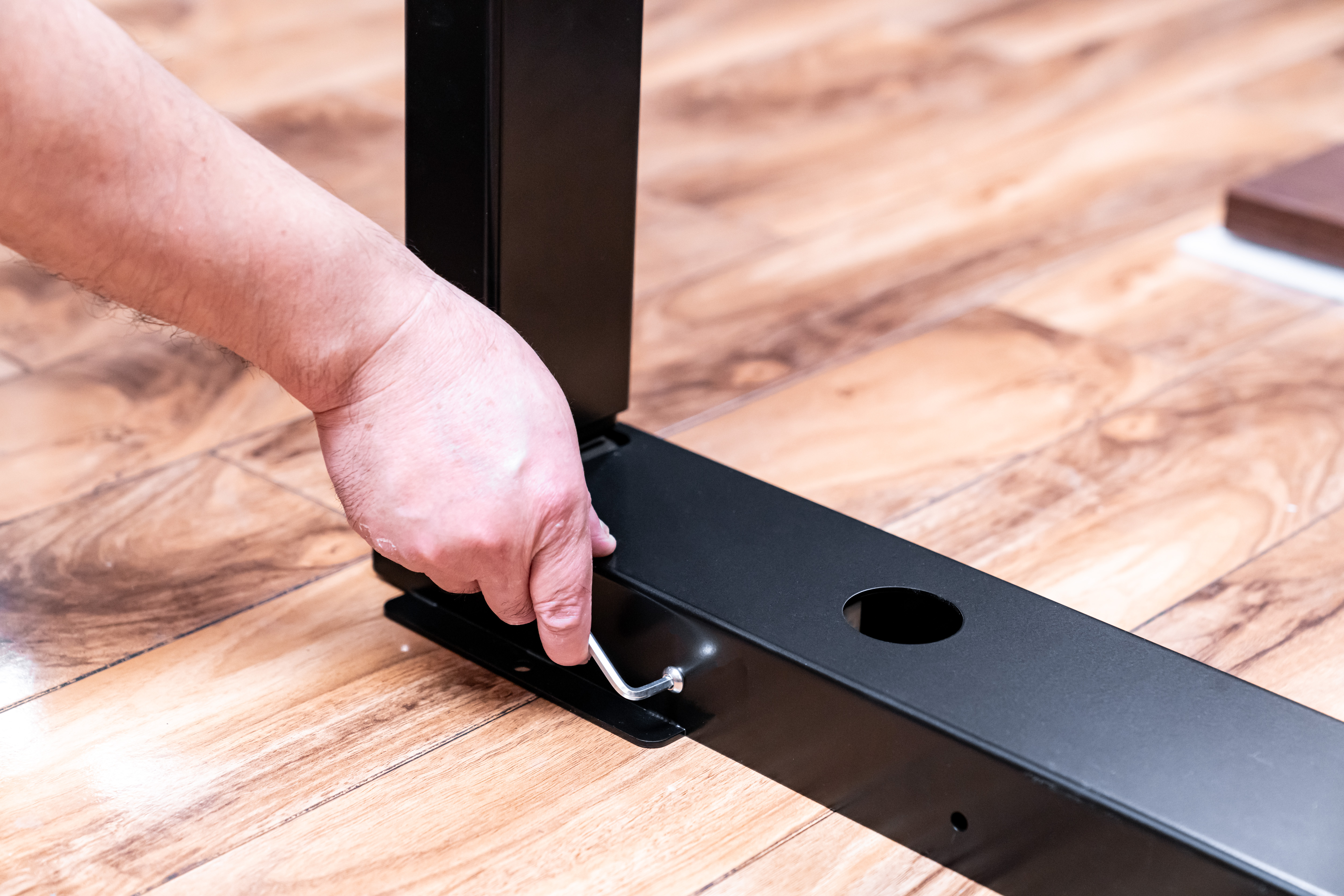 怎样买电动升降桌划算,电动升降桌如何选板材