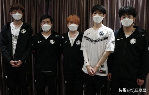 输给ra后ig选手心态炸了,shy哥上单滑板鞋帮助ig拿下vg