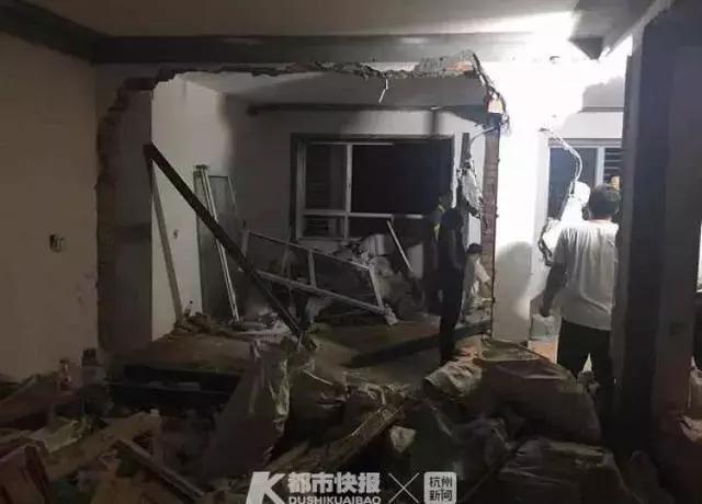 男子买房没几天邻居吓得全跑路,男子买下怪异老房子