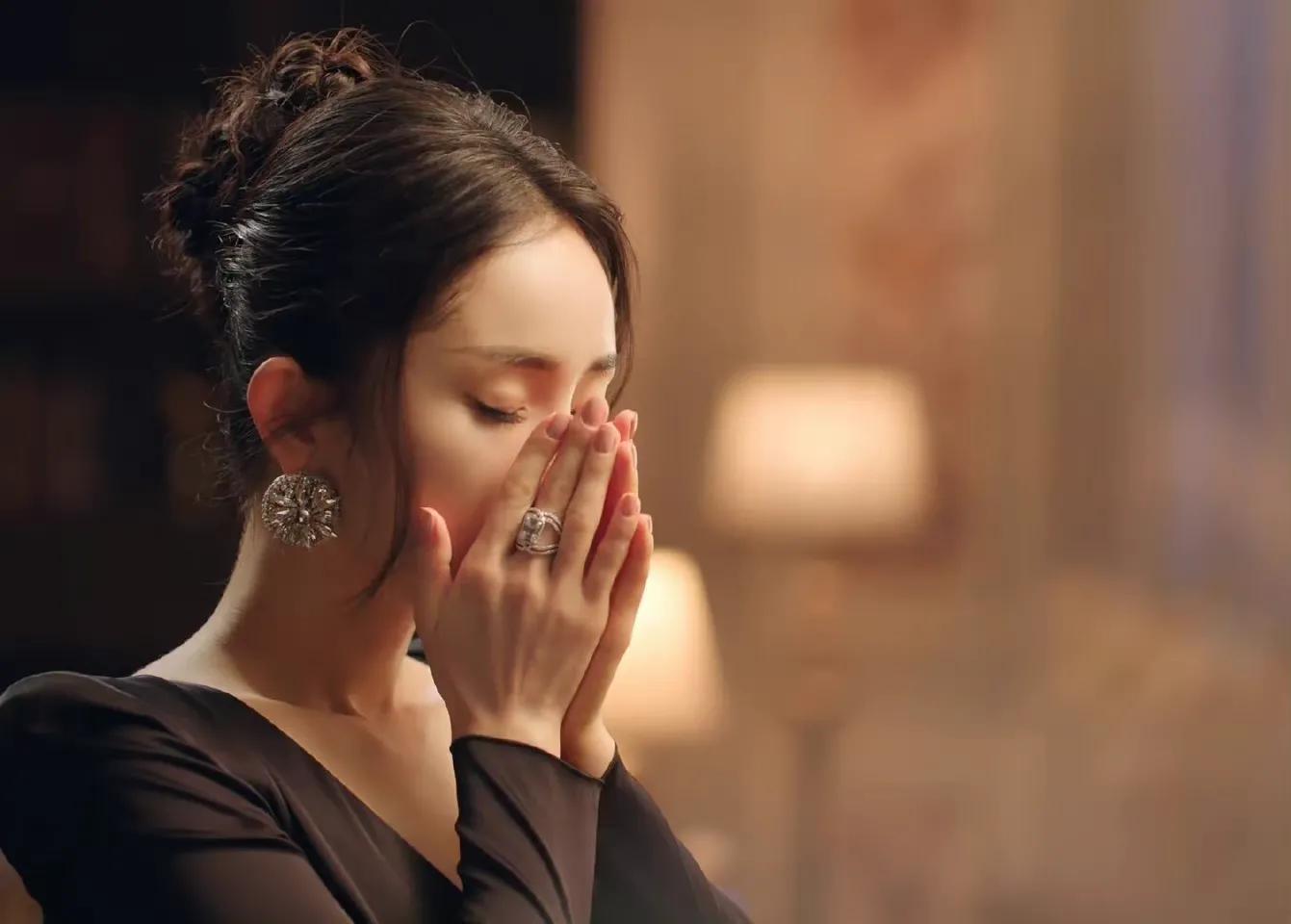 雅诗兰黛首位中国代言人,杨幂代言雅诗兰黛粉底液是哪款