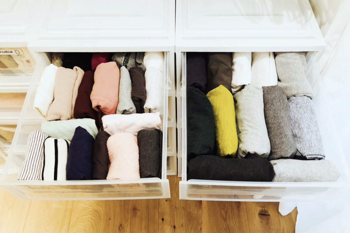 柜子衣服怎么收纳看着整齐,怎么收纳衣服一目了然