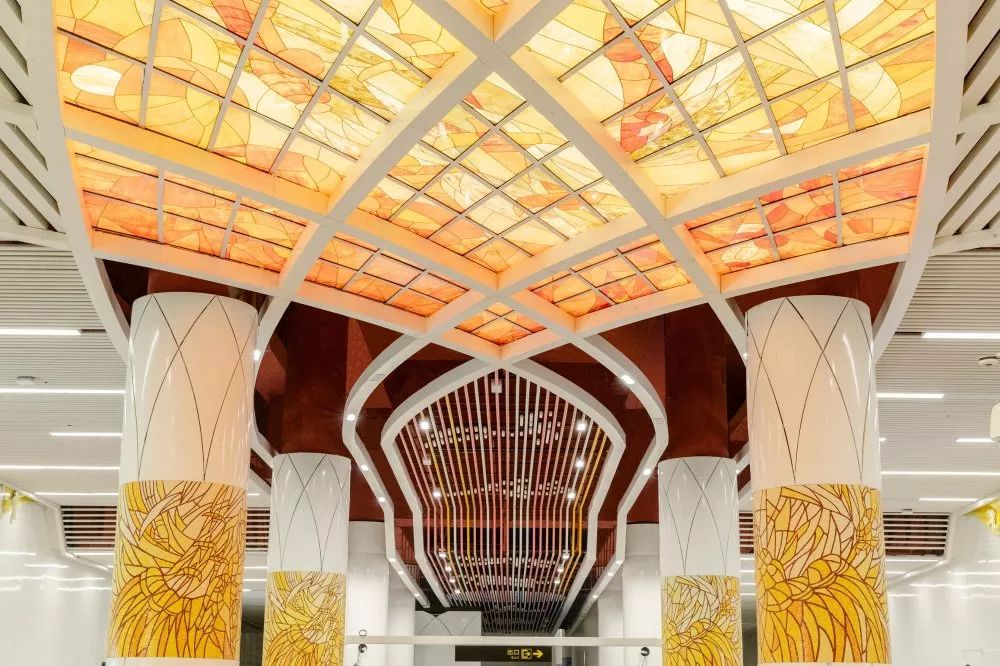 奥体中心三号线,奥特之光