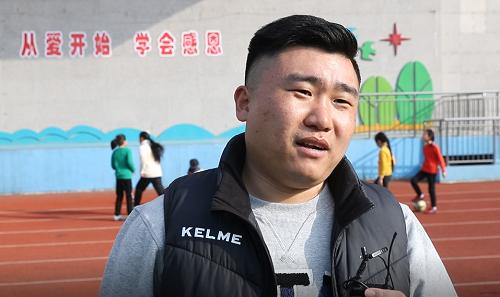 当硬汉遇上可爱的小女孩,当东北大哥遇到可爱的小女孩