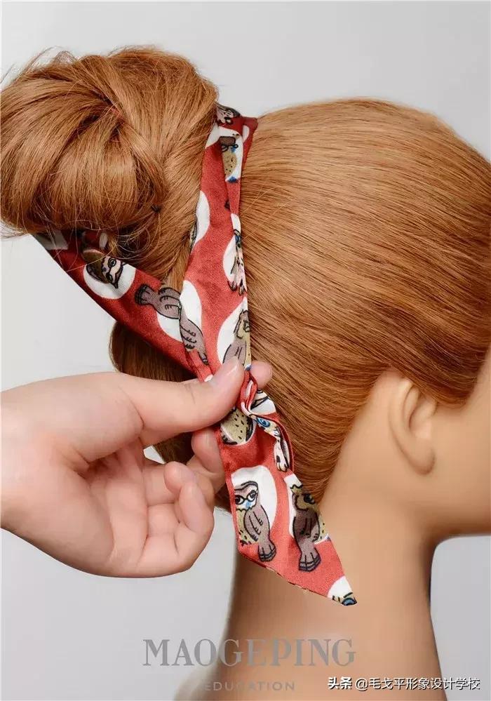 丸子头怎么搭配发带,简单好看发带丸子头清爽俏皮可爱