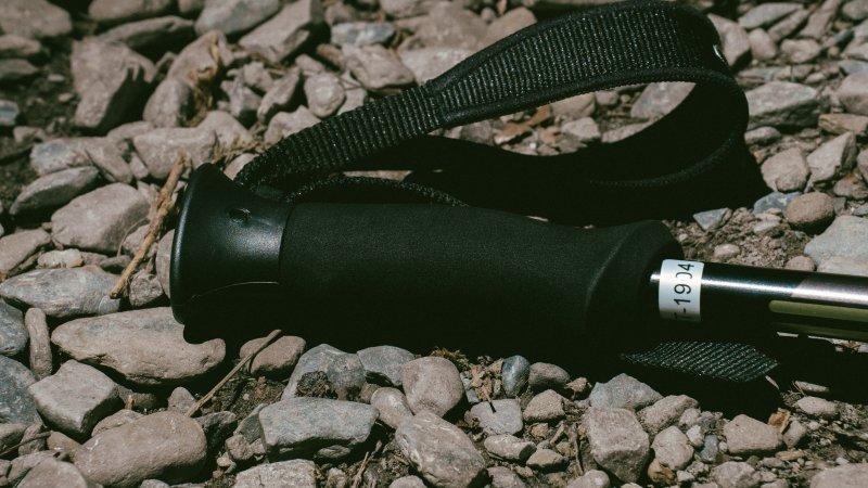 登山杖登山的时候的正确使用方法,登山杖怎么正确使用