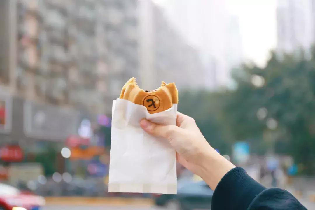 杨家坪大洋百货车轮饼,车轮饼摆摊火爆