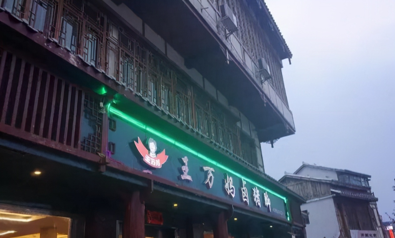 青岩古镇吃猪脚视频,青岩古镇猪脚的描述