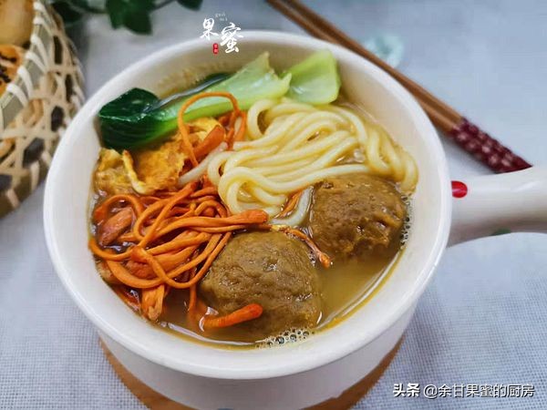 热乎乎的一碗酸辣米粉汤,好吃米粉汤