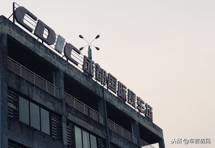 试驾2019jeep自由光全能版,jeep自由光试驾新款