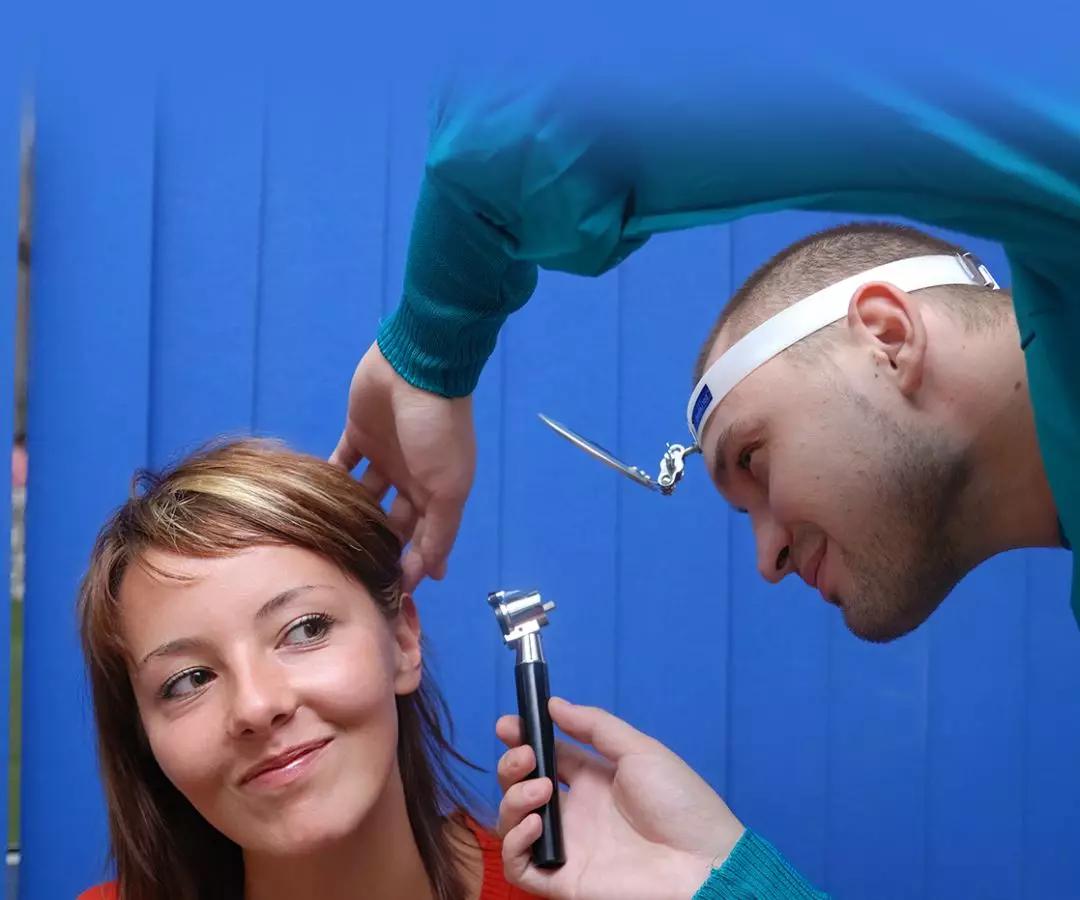 耳屎结成硬块一挖出血,耳屎结成硬块一掏就出血