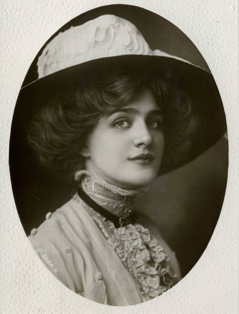 英国名伶莉莉·埃尔茜与爱德华时代服饰嬗变