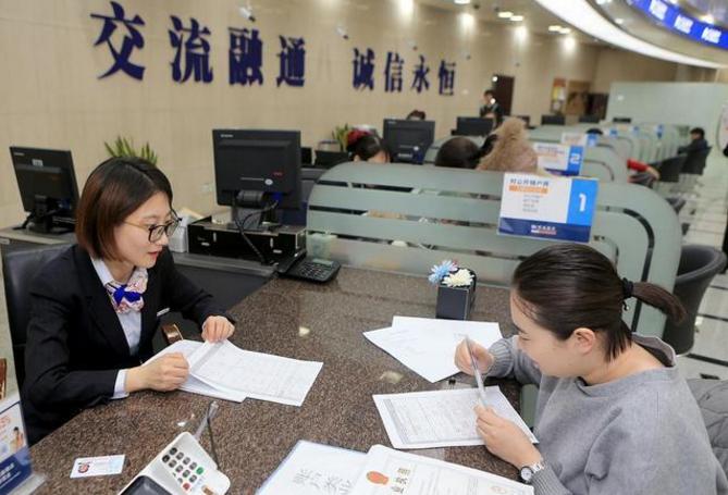 在交通银行存入27万元，每年能有多少利息？