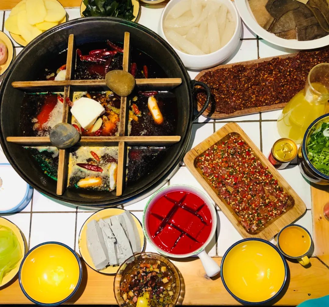 坐上高铁去旅游沿线美食尝个遍,云贵川渝高铁环线