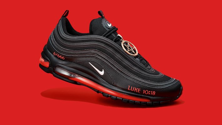 韩国一公司打造“撒旦鞋”，每双含有一滴人血，被耐克起诉侵权