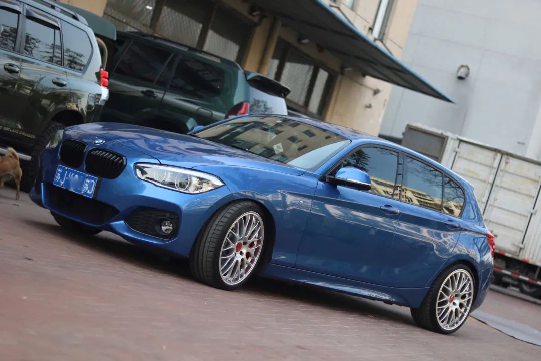 怪兽改造跑车视频,宝马f20120改装