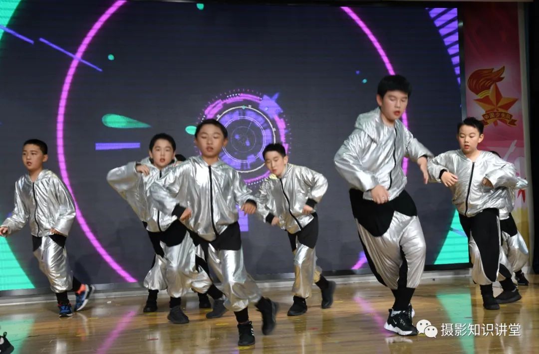 儿童摄影如何逗孩子拍入园照,儿童摄影周岁照拍摄技巧