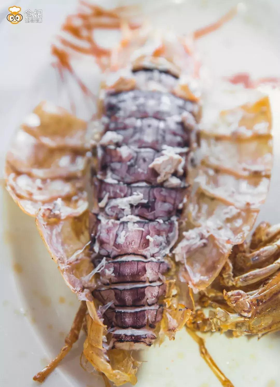 架着凶器吃濑尿虾，简单又粗暴