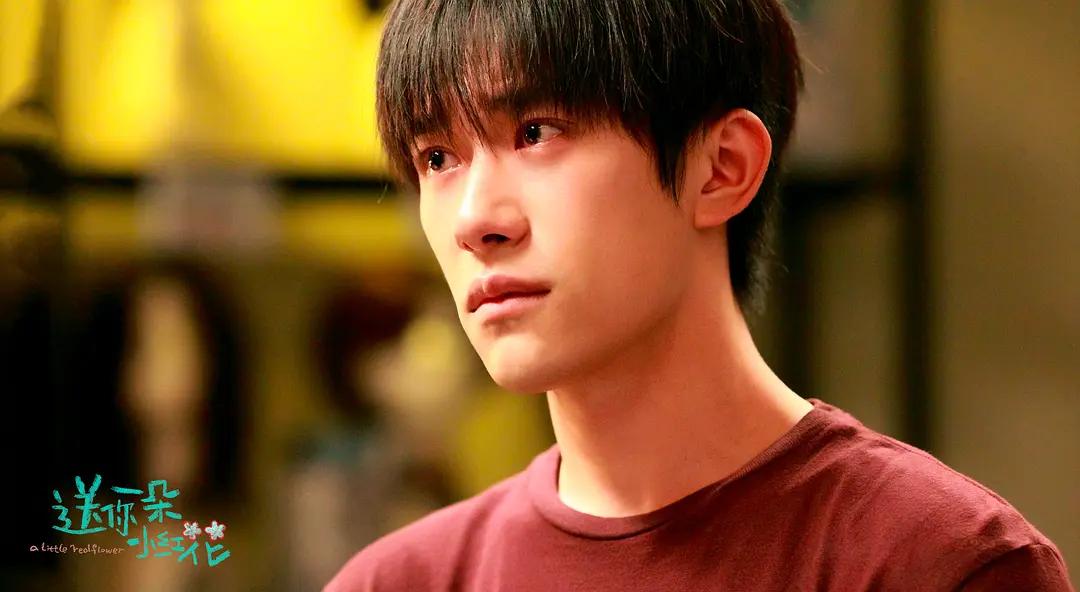 今年春节电影档排片人潮汹涌,新片接连定档抢占十月电影市场