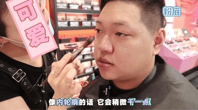 柜姐怎样化妆的,柜姐可以帮忙化妆吗